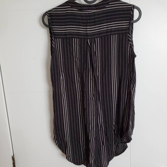 Black and white shirt - Picture 2 of 3